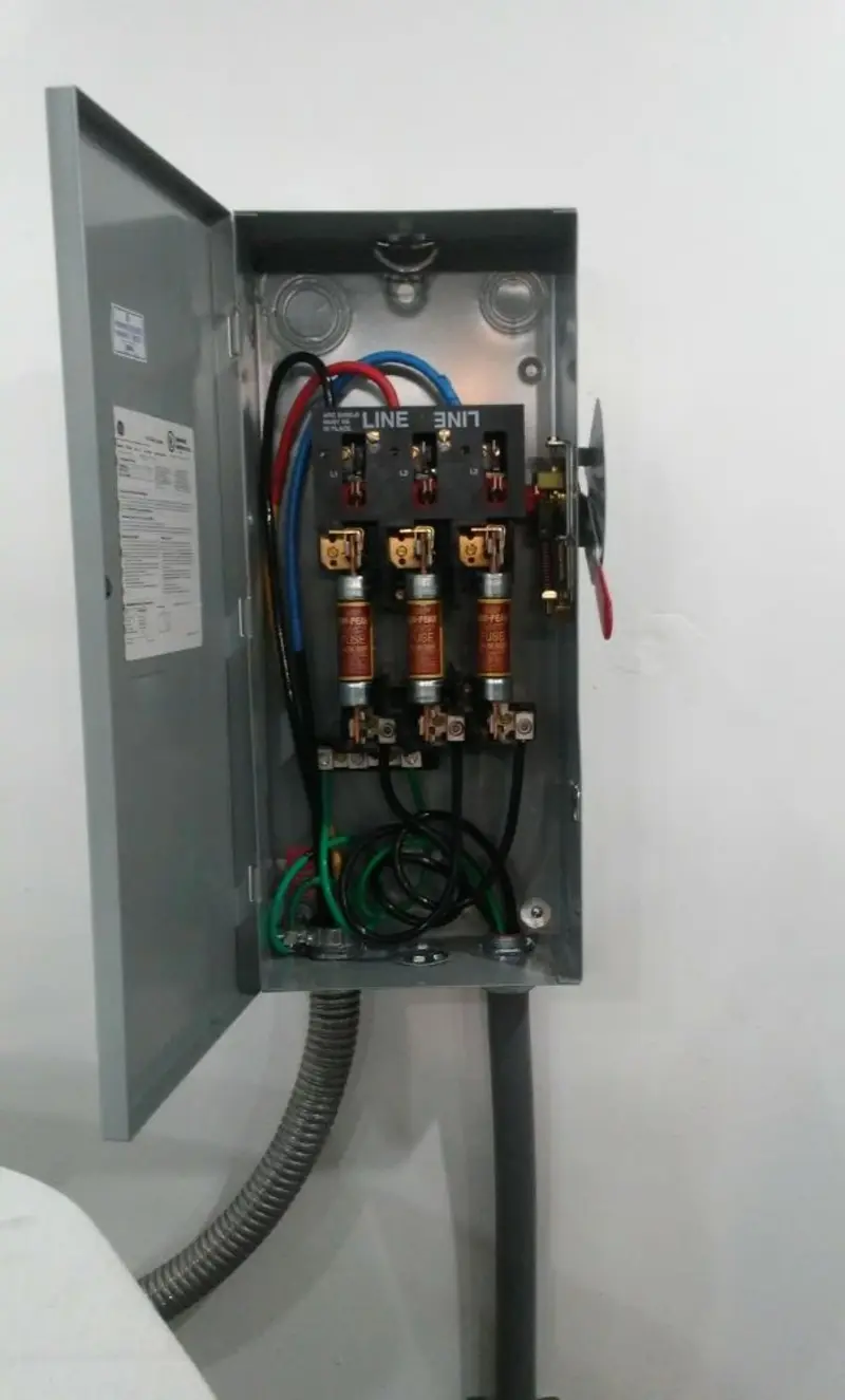 Three-phase disconnect switch installed for Smoke Detector Installation in Brownsville